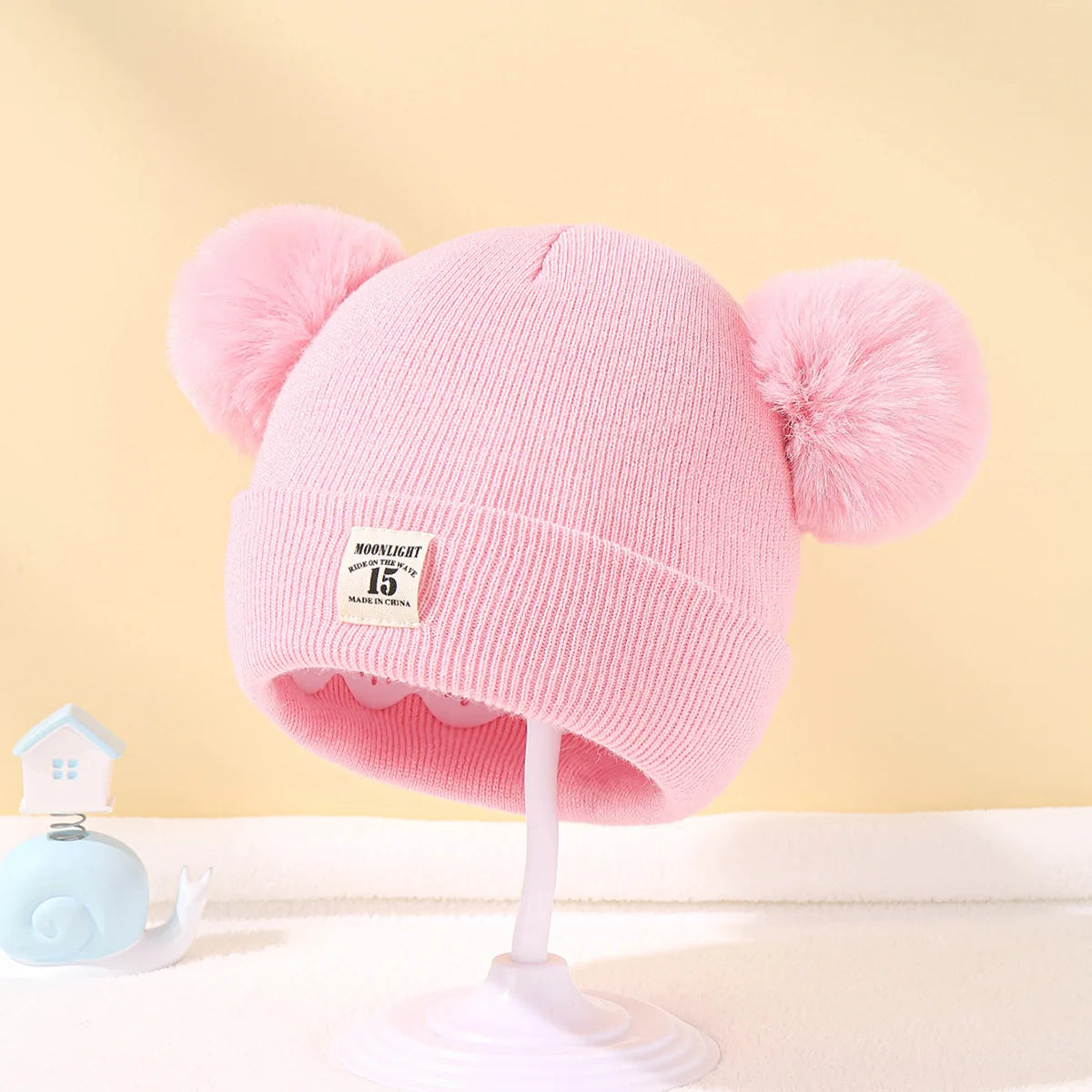 Bonnet bébé tricoté chaud avec pompon