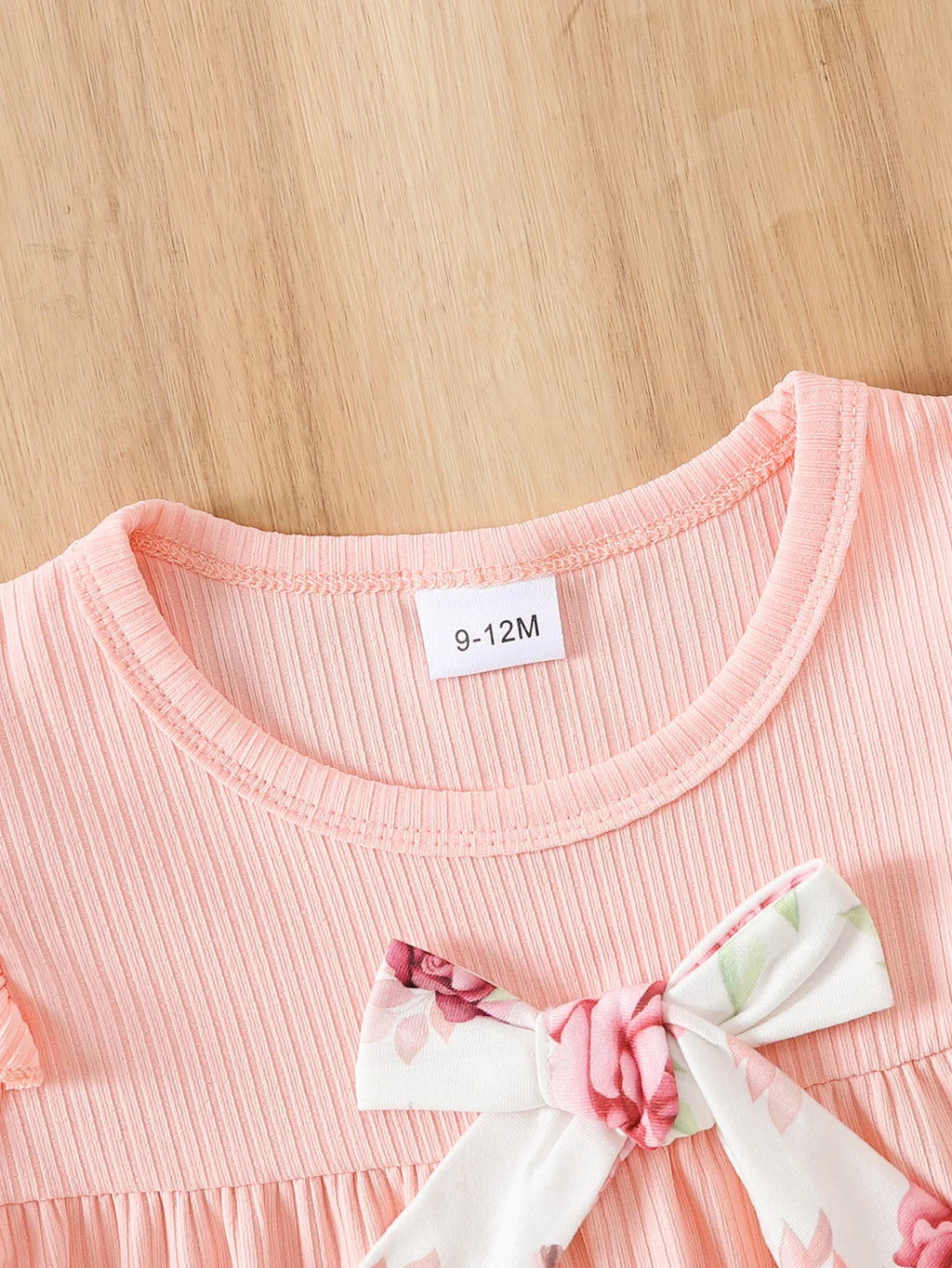 Ensemble floral fille raffiné avec nœud papillon