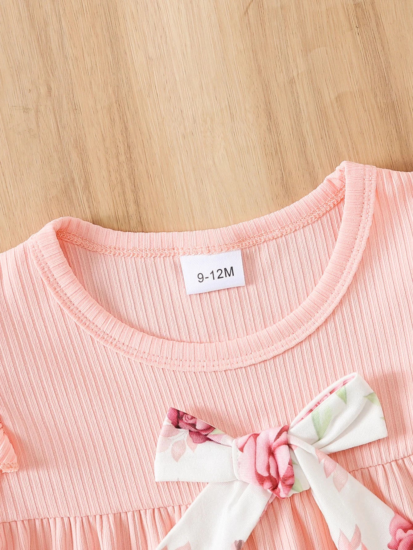 Ensemble floral fille raffiné avec nœud papillon