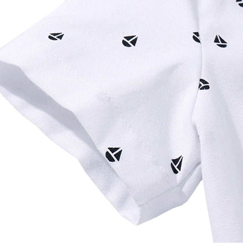 Ensemble bébé élégant avec nœud et chapeau