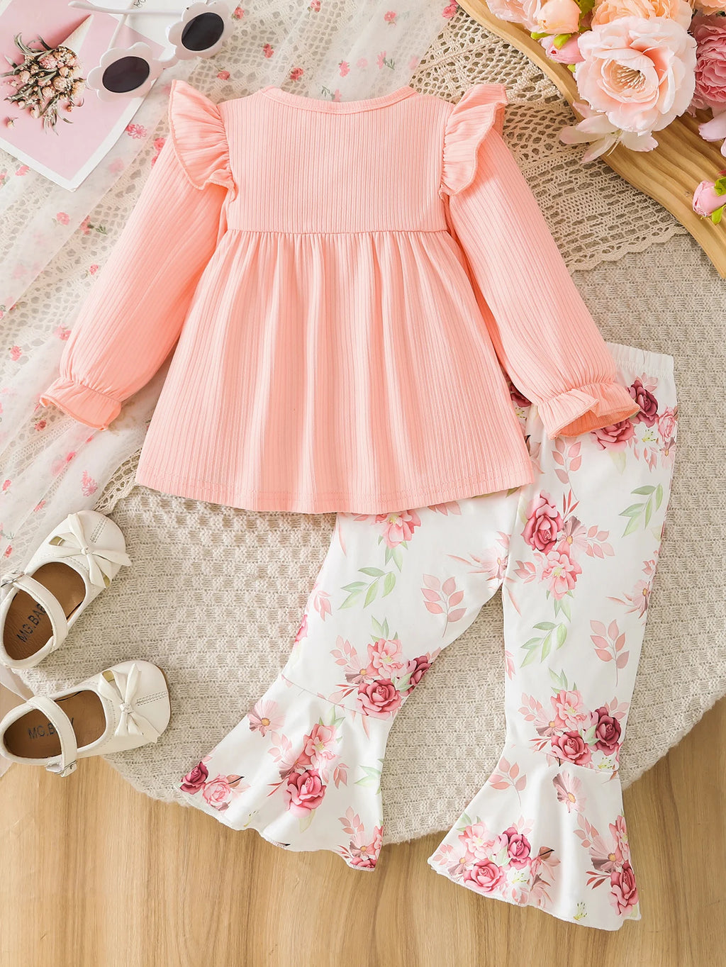 Ensemble floral fille raffiné avec nœud papillon